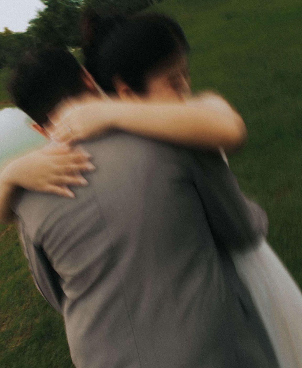 กอดกัน
